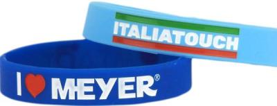 Braccialetti in silicone incisi e colorati